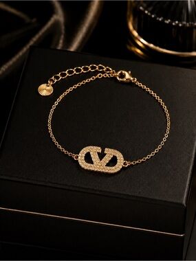 Gold Crystal V Chain Bracelet